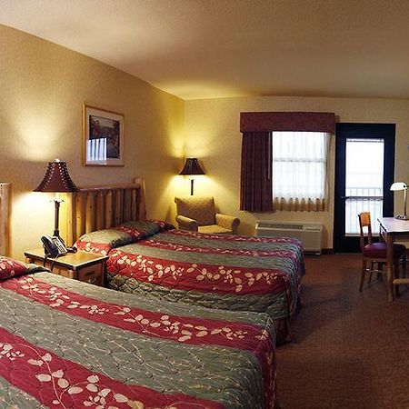 Kewadin St. Ignace Hotel Evergreen Shores Экстерьер фото